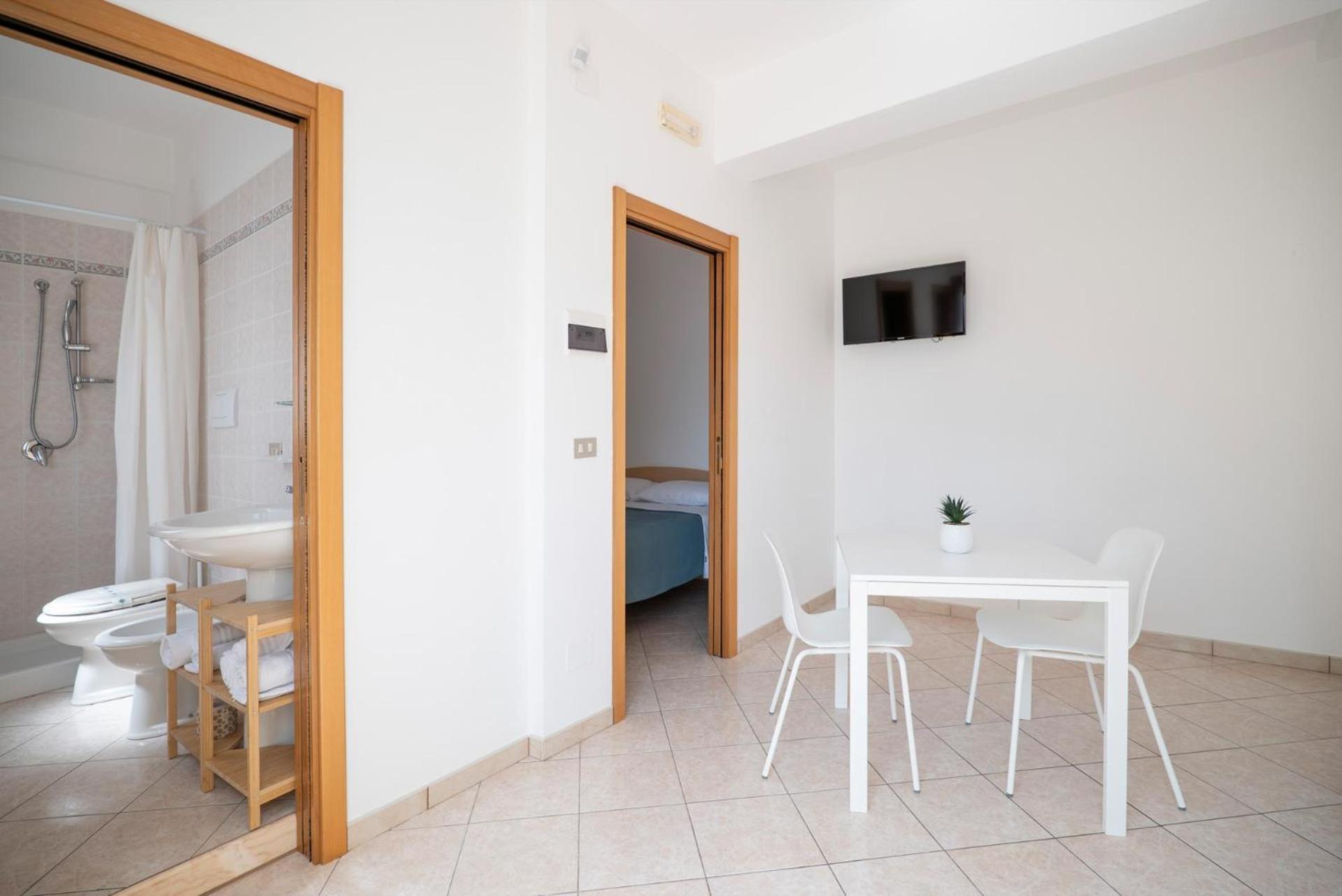 Residence Lido Dei Pini มัตตีนาตา ภายนอก รูปภาพ
