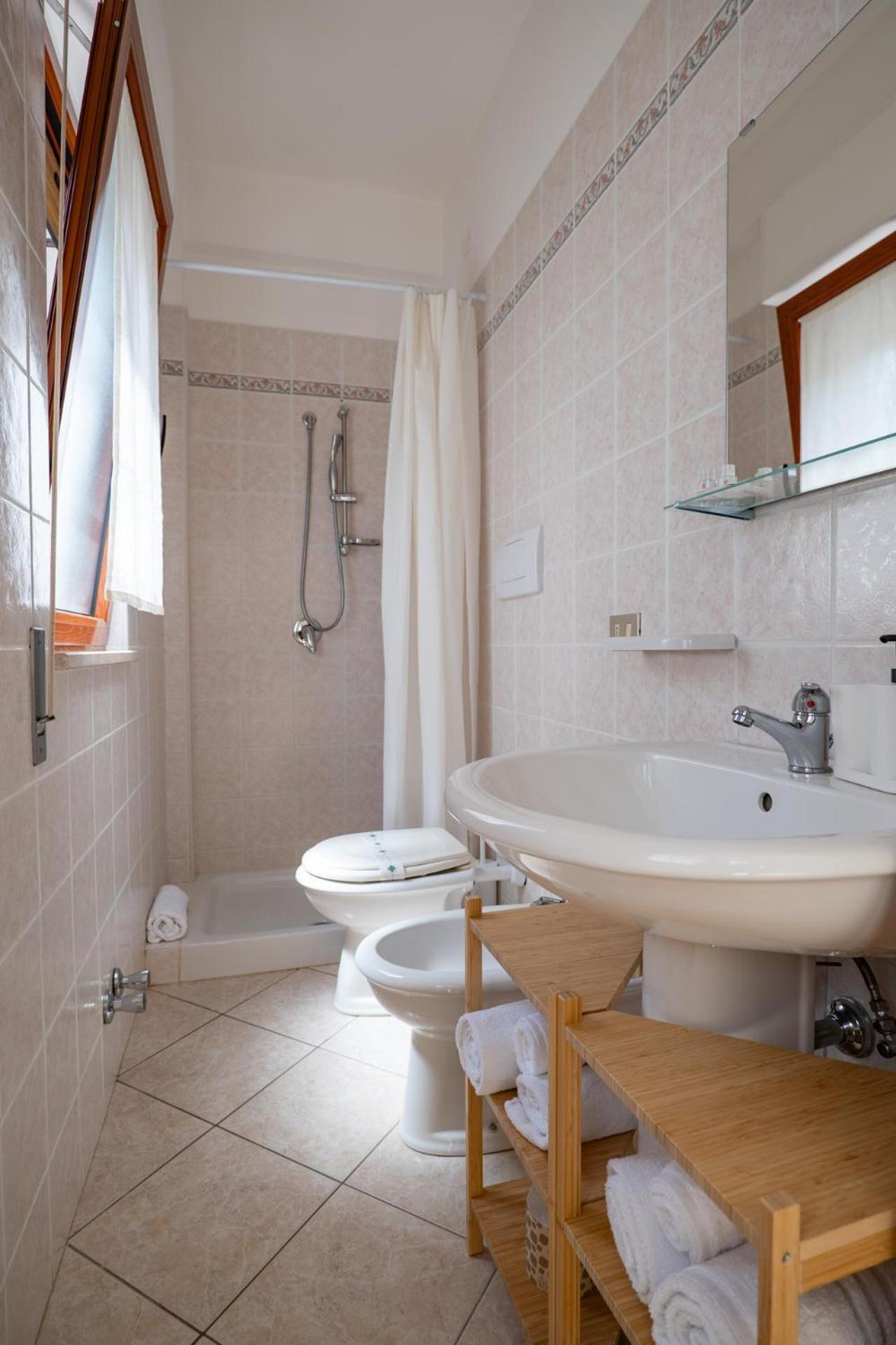 Residence Lido Dei Pini มัตตีนาตา ภายนอก รูปภาพ
